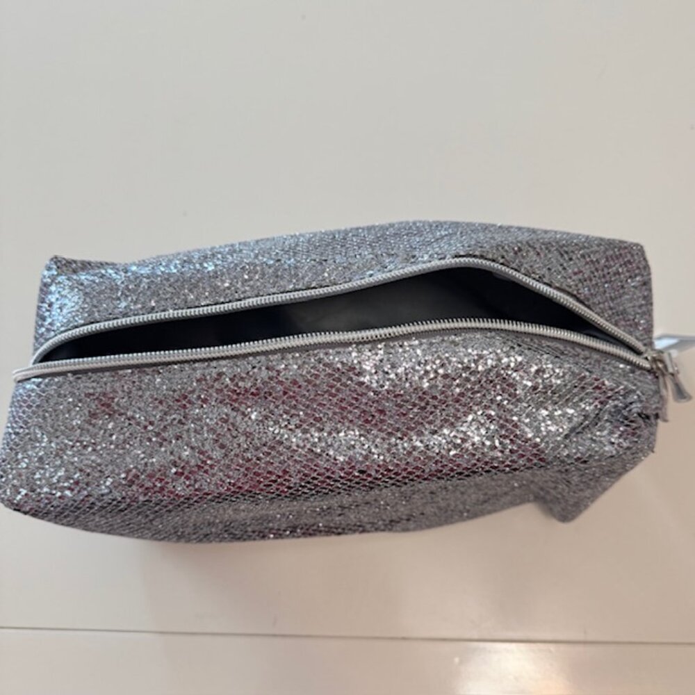 NWT Ulta Metallic Silver Glitter Makeup Travel Bag - Picture 2 of 3